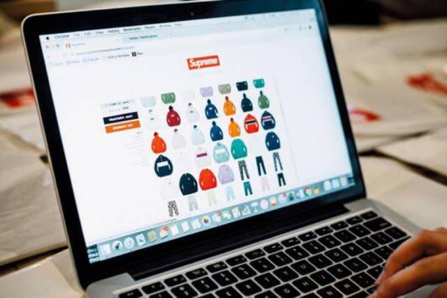 够拽丨Supreme抢货机器人，让这些哥们赚了一个亿