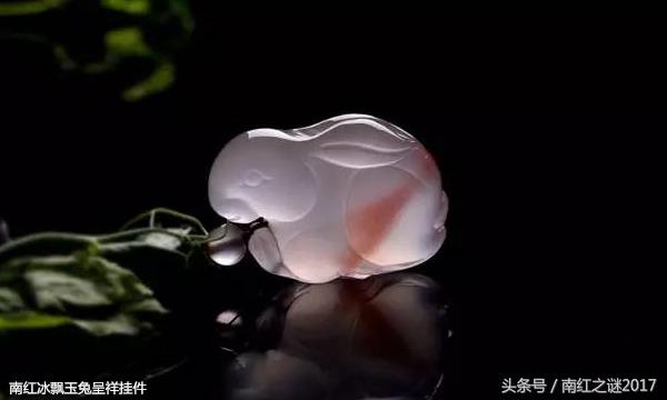 属猪的适合佩戴什么属相的朱砂,属猪的戴什么颜色最旺