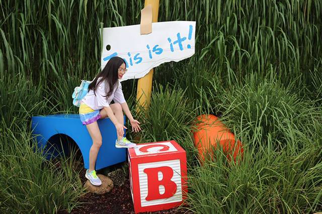 白天去逛迪斯尼,晚上香槟泡泡浴,女孩子去香港应该这么玩