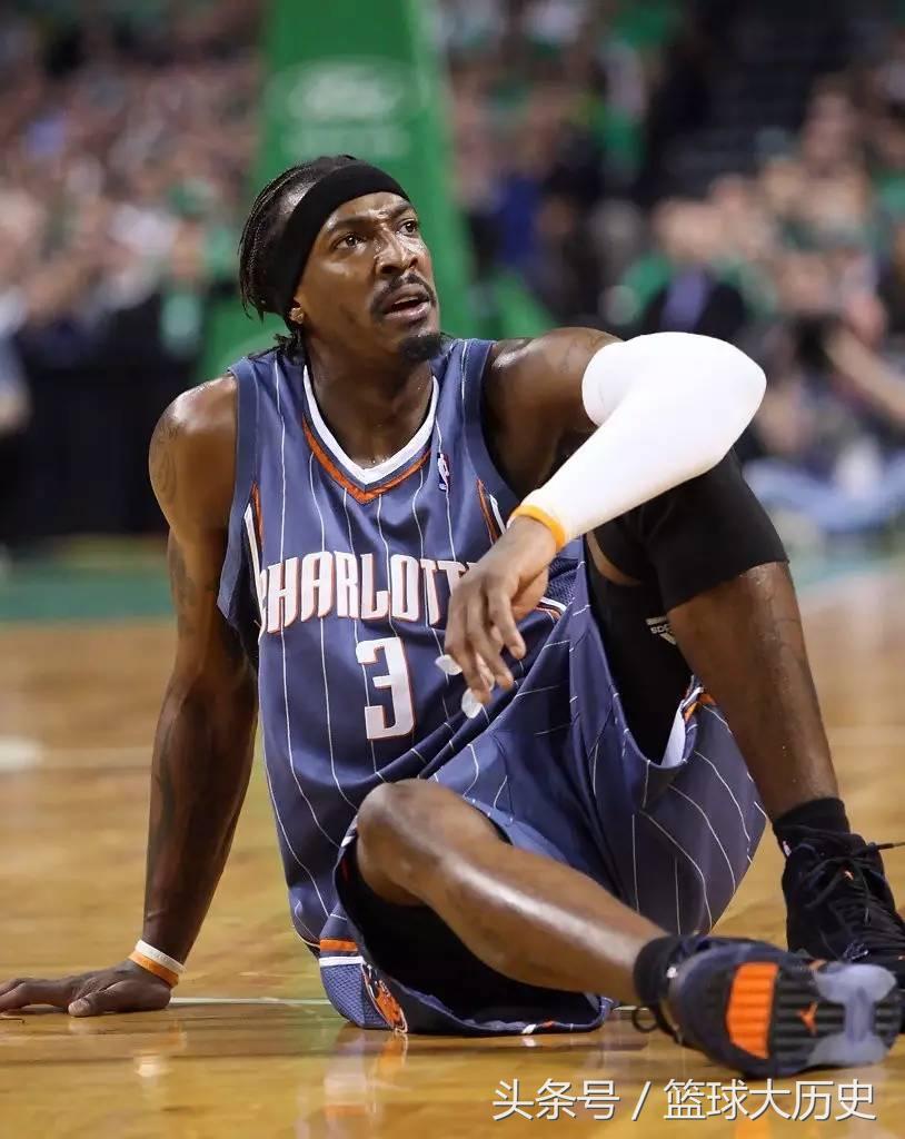 拜纳姆肘击事件视频,拜纳姆肘击事件完整版