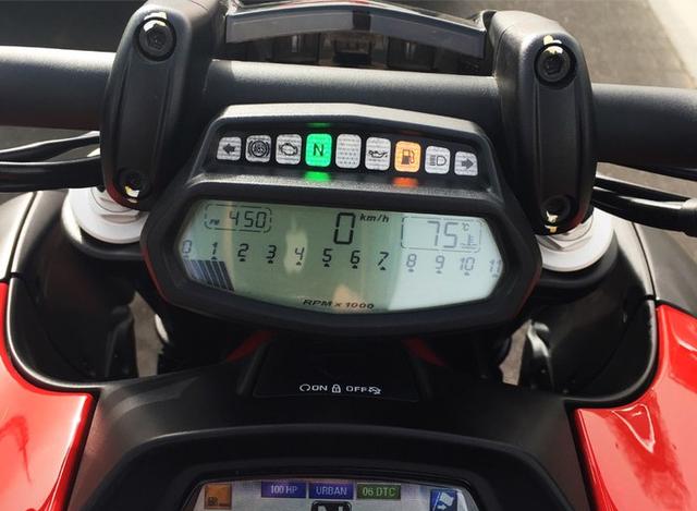 200匹的马力,极致轻量化车重,超跑遇到都不敢轻易轰油门*威示**