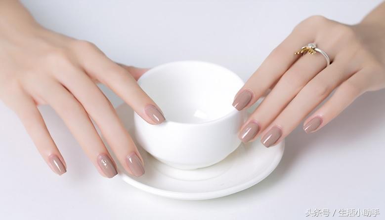 流行色指甲油,诉说你的高冷范儿、绕指柔