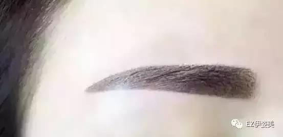 美瞳线和眼线哪个更漂亮一些,美瞳线加宽和画眼线的区别