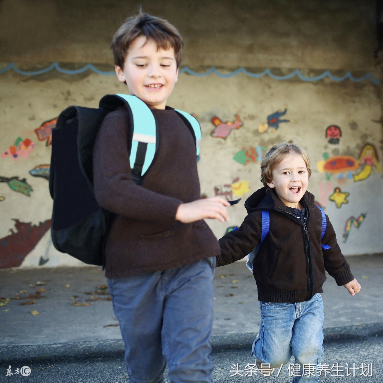 书被压卷了怎么处理,背书包的时候很重怎么办