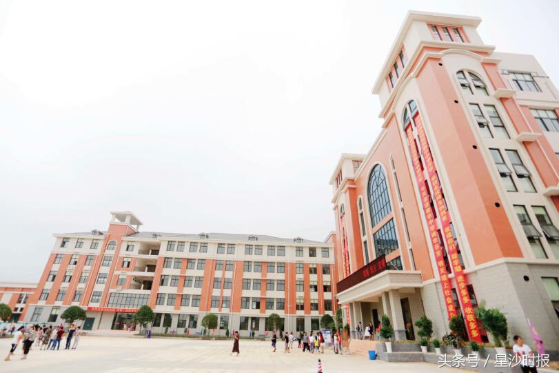 长沙县近10万中小学生报到今日正式上课