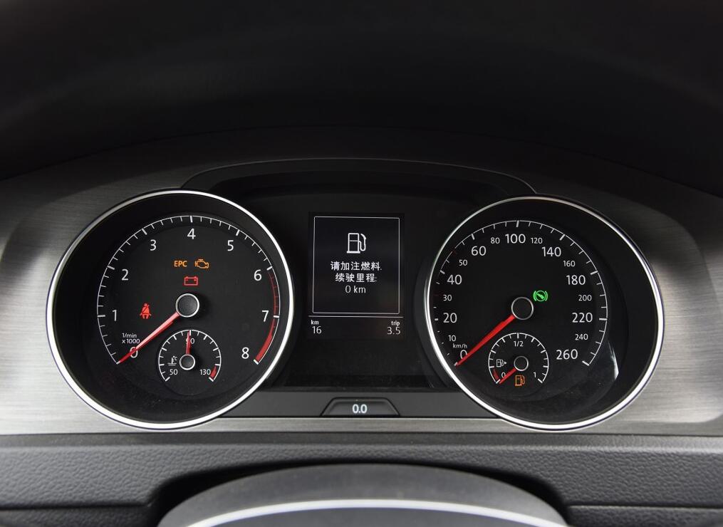 2016款高尔夫自动舒适型用车感受，双离合变速顿挫感是硬伤