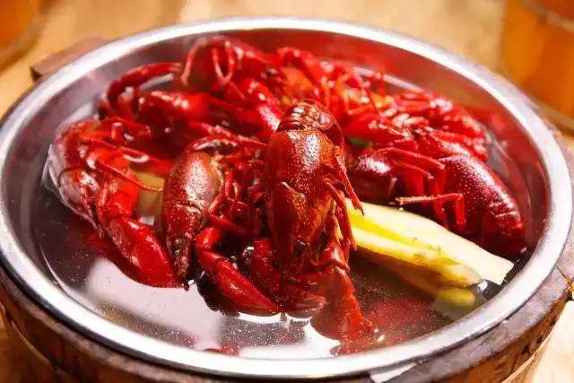 小龙虾的各种口味的做法,广东小龙虾的正确吃法