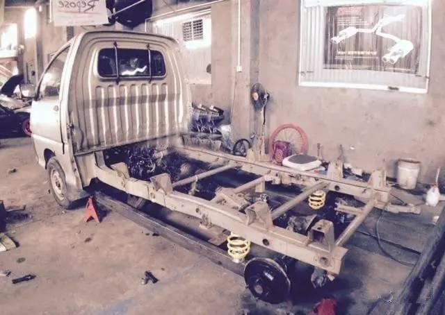 鸥翼门车型,大七座最新款五菱神车