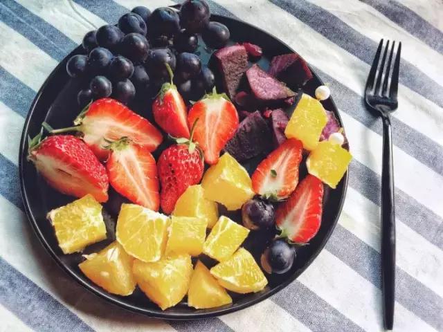 增肌减脂要怎么吃和锻炼,边增肌边减脂怎么吃