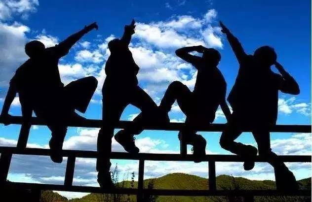 带着老伴穷游,60大叔自驾房车带老伴环游中国