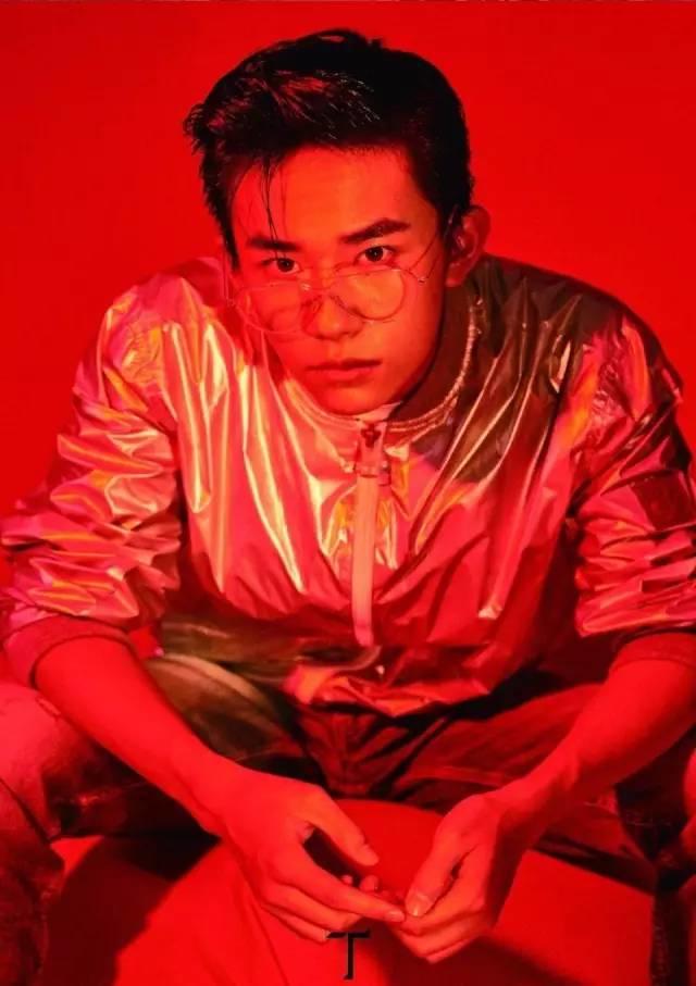 易烊千玺最新时尚封面,16岁易烊千玺直播回放