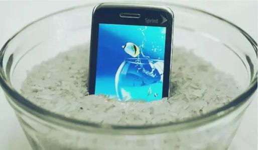 oppo手机进水5分钟后解决办法,下雨天防止手机进水小妙招