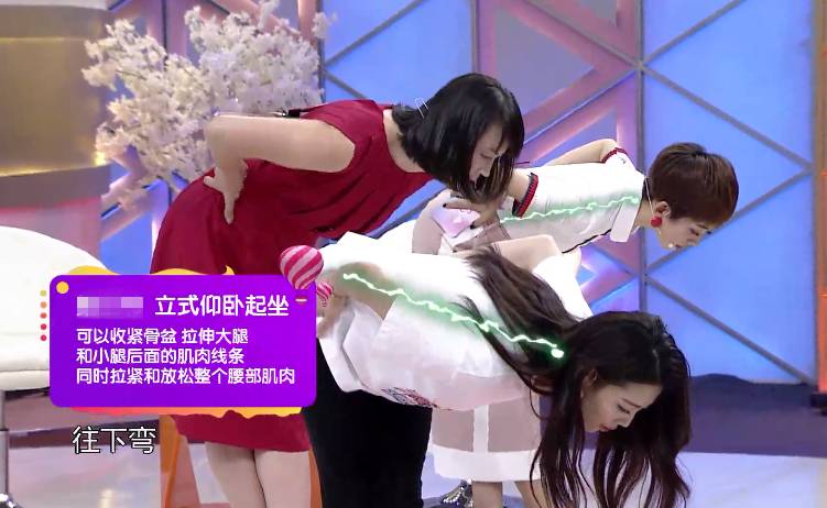 一个动作对孩子危害,这些危险动作千万别让孩子做