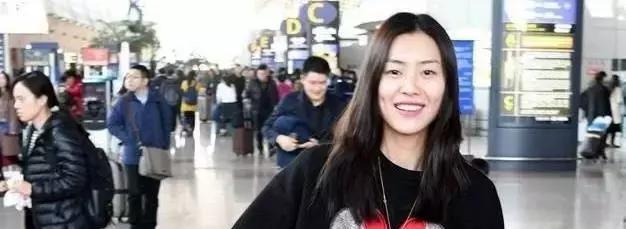 刘雯同款鞋子是什么牌子,刘雯最火的一双鞋