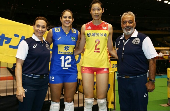 朱婷打排球赢了两局,朱婷首发11分难救主