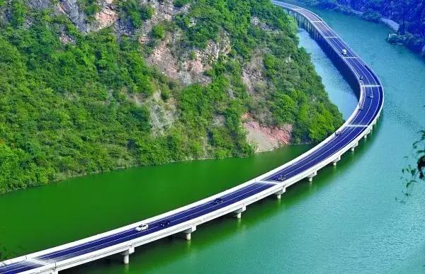中国最新水上公路视频,中国首条水上公路视频