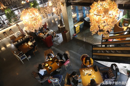 书吧？咖啡厅？不，这是江苏师大食堂