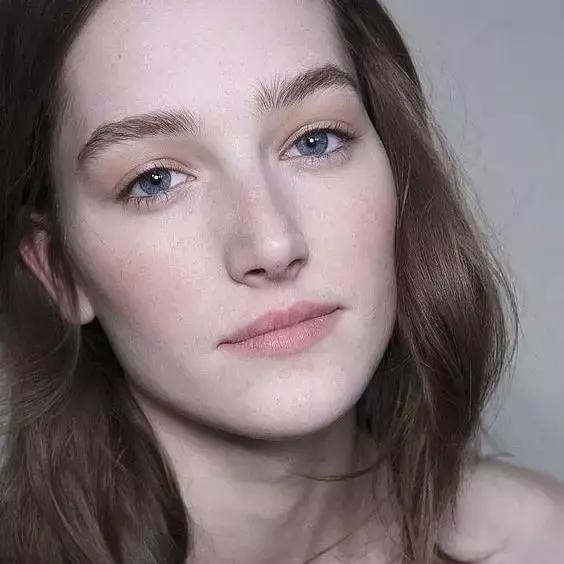 烟熏妆怎么拯救,烟熏妆怎么保持不化妆