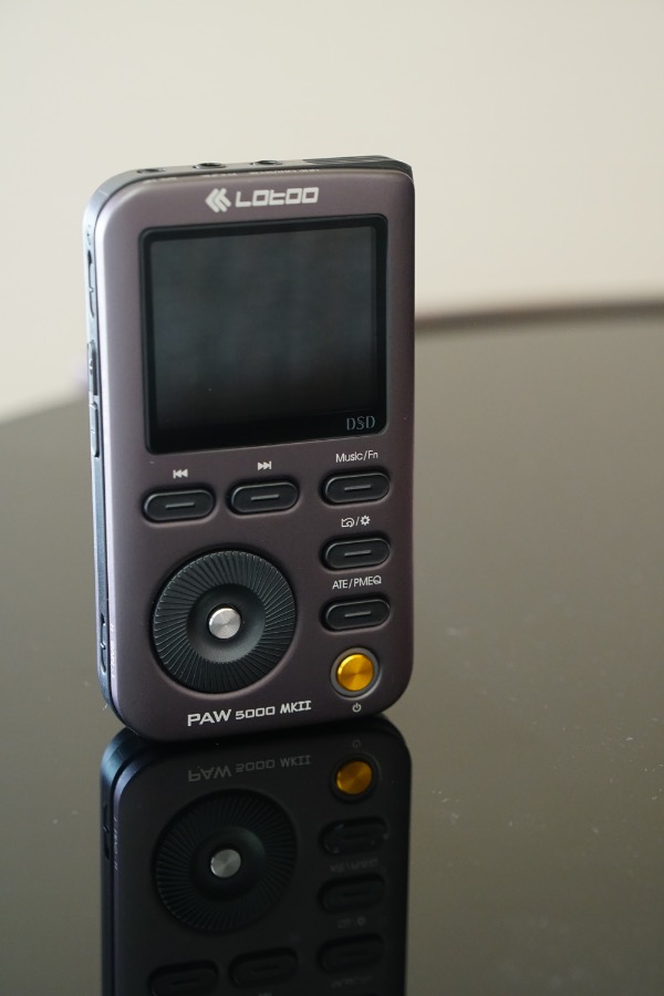 “独立秋风，不与百花争艳”，我说的不是甄嬛传，而是铁菊花二代