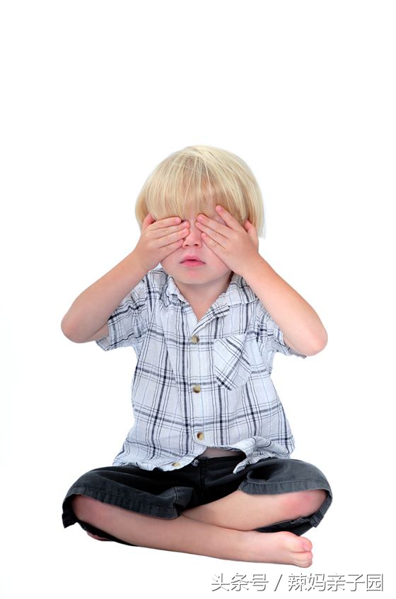 宝宝爱摸「下面」怎么办？家长再尴尬这两件事也不要做