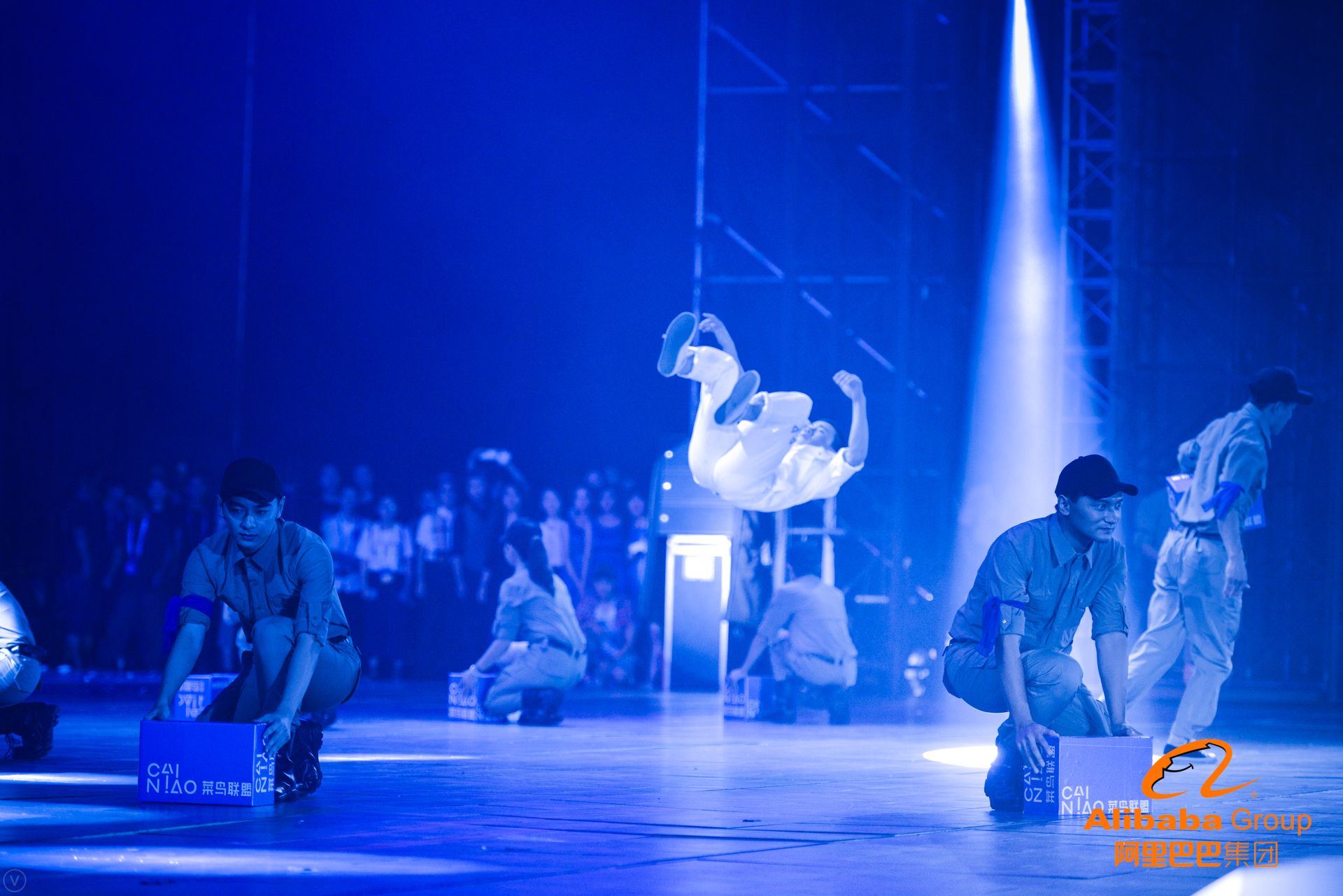 这些高清大图告诉你，今天刷屏朋友圈的阿里年会到底在玩什么？