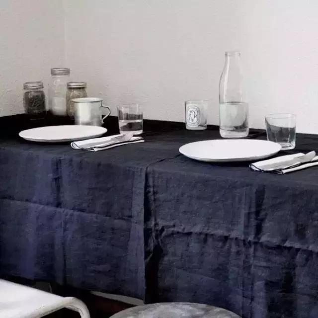 给餐桌铺上桌布,美颜瞬间完成