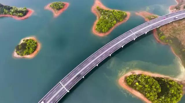 中国最新水上公路视频,中国首条水上公路视频