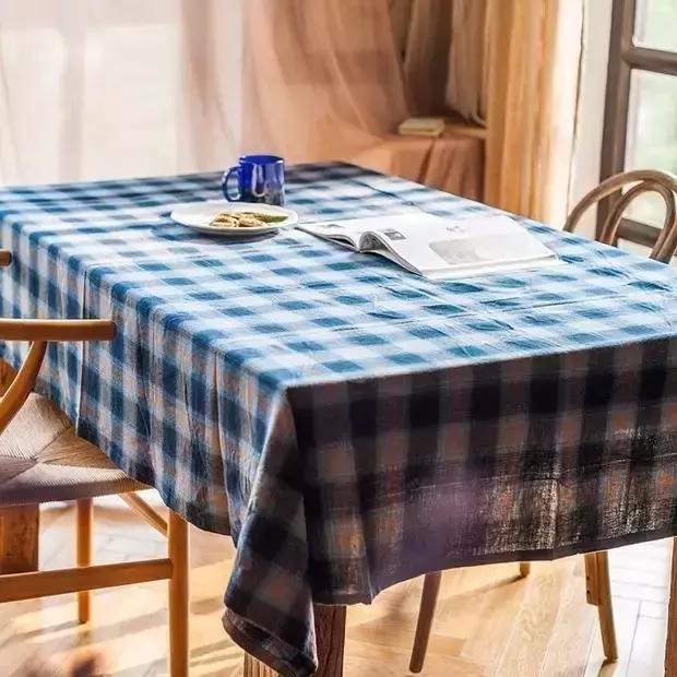 给餐桌铺上桌布,美颜瞬间完成