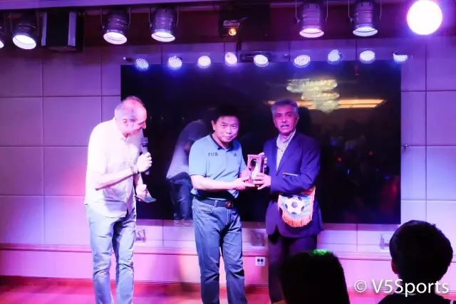 嗨翻天！亚洲足球小将夜游江城六国少年才华横溢