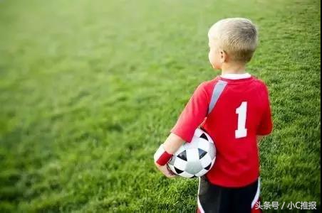 怎么从小培养孩子的足球能力,怎么让孩子更快了解足球的位置