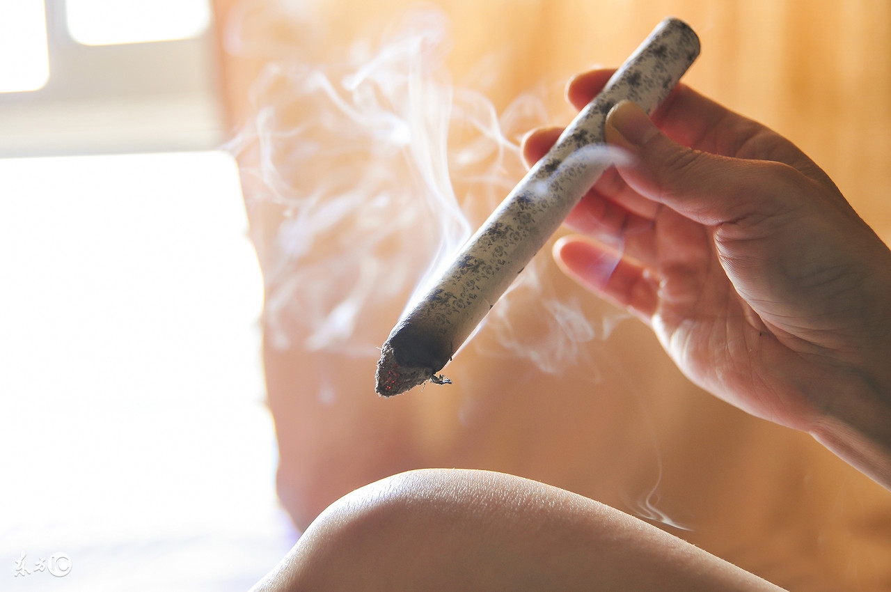 感谢他的出现治愈了我短句,感谢她的出现让我的世界多了色彩