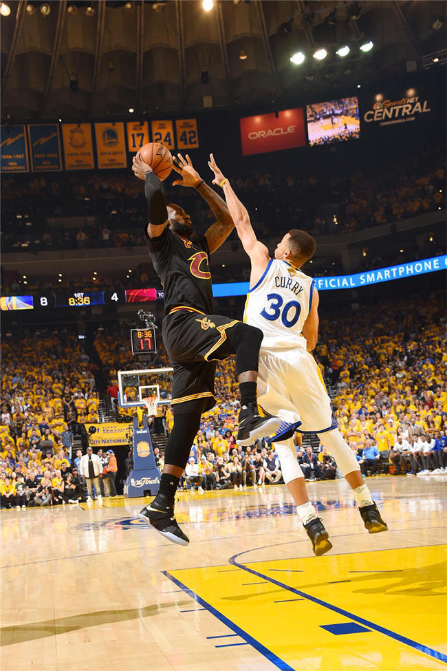 冠军战靴fmvp,fmvp第一款是几年出的