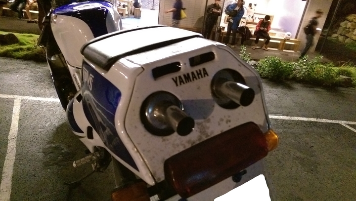 试驾89款雅马哈TZR250二冲程运动摩托车