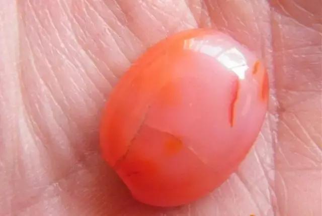 天山翠手镯怎样分辨石纹和裂纹,石纹跟裂纹的区别