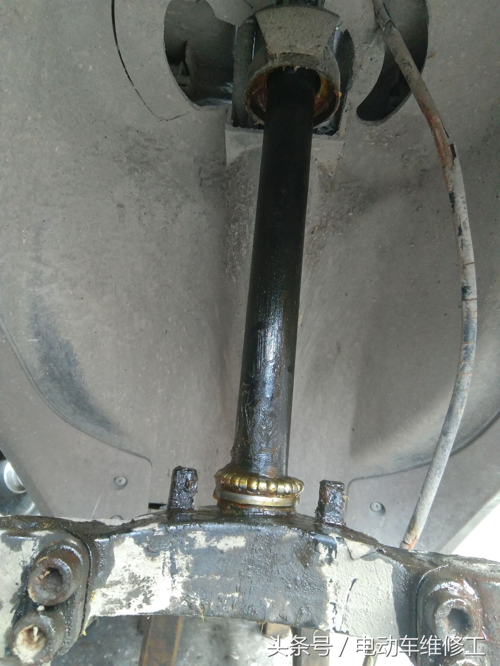 电动车车头反复晃动怎么解决,电动车车头晃动维修全教程
