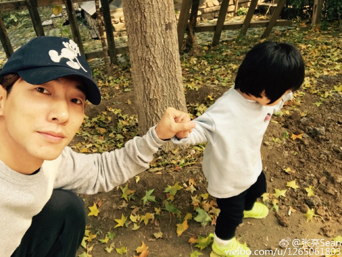 《中餐厅》里的张亮原来是个炫女狂魔，每天不重样！