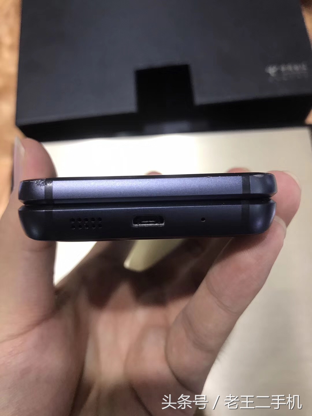 淘了两款,不得不说,三星的翻盖手机真是越做越漂亮了