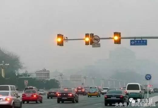 闯黄灯了会扣分吗,闯黄灯会被扣分罚款吗怎么处理