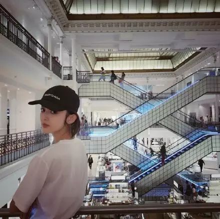 「怎么把你爸的帽子带出来了？真土」说这话的人才是真土鳖