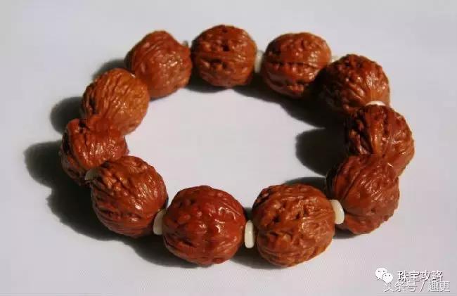 男士佩戴手串是左手还是右手,男士黄金貔貅手串佩戴方法