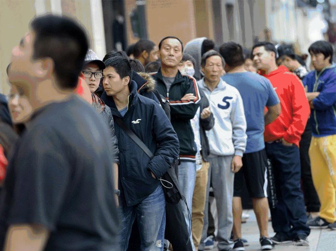 iPhone10来了，直击广州果粉守夜现场！阿里超级会员太疯狂