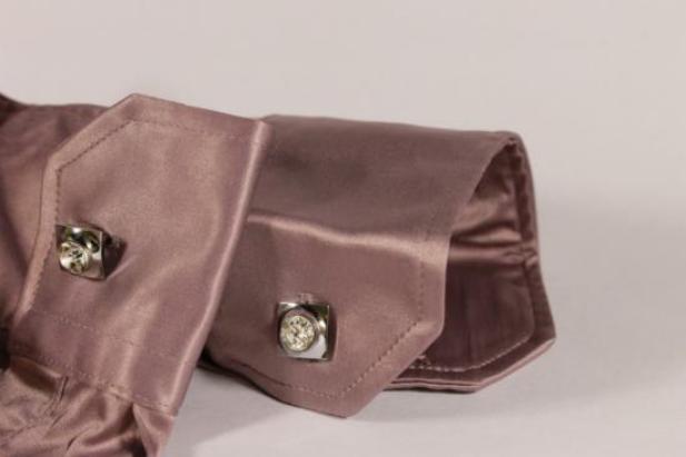 真丝衣服用洗发水洗还是沐浴露洗,真丝的衣服可以机洗吗