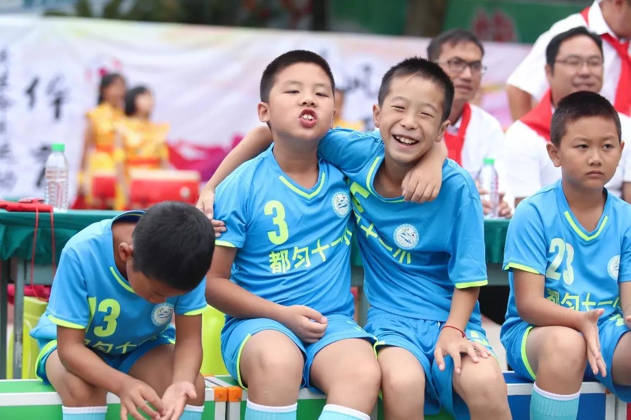 暖心·中国之队｜播种希望！U19女足小花走进都匀十一小学