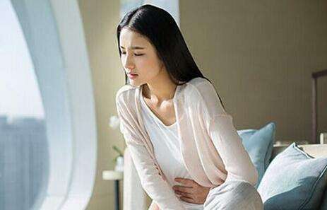 女性小腹疼痛不一定是月经来了，还可能是病