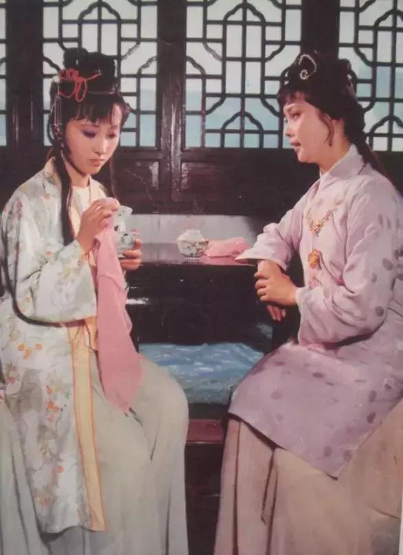 薛宝钗与多少人有私情,薛宝钗和林黛玉是情敌关系吗