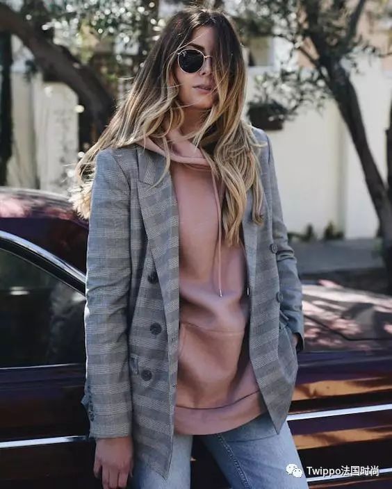 今年流行格纹西装还是纯色的,复古西装格纹西装哪个好看