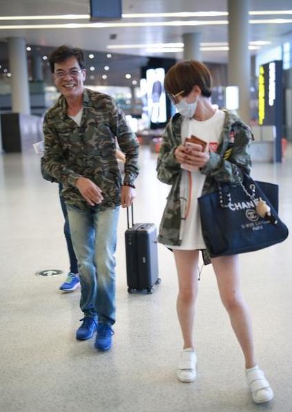 谢楠机场穿什么衣服,谢楠现身机场