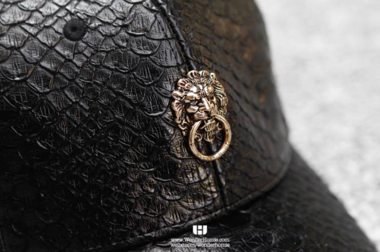 「怎么把你爸的帽子带出来了？真土」说这话的人才是真土鳖