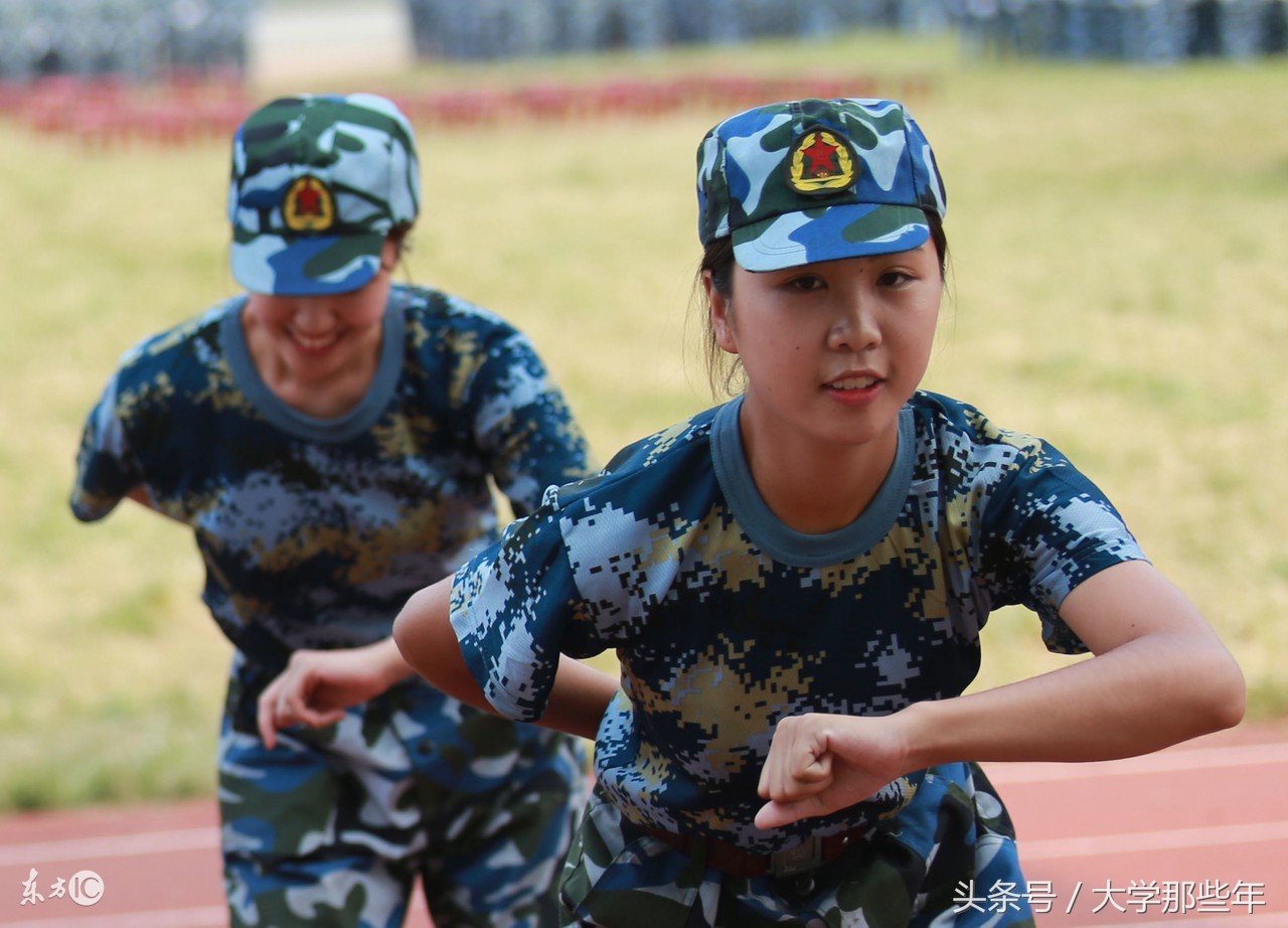 怎么办？军训要结束了，可是隔壁连的小哥哥好帅，我