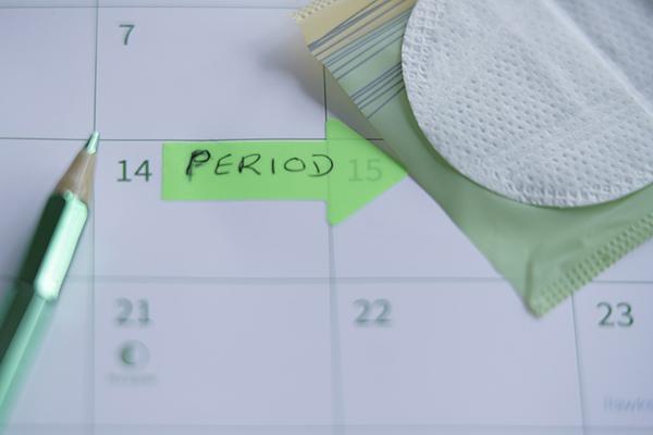 女人一个月老是来大姨妈,女人一个月大姨妈来两次怎么回事